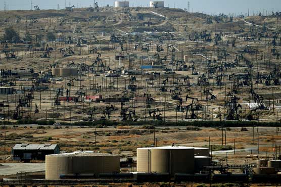 Oil dips in Asia amid Saudi Arabia output boost reports