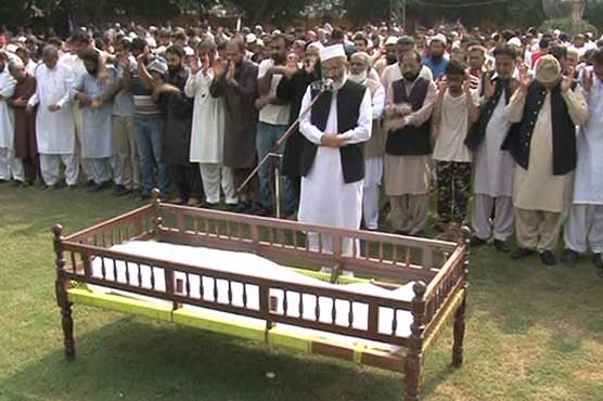 Siraj-ul-Haq offers funeral prayers of JI activist in Lahore