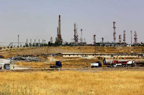 Asia energy firms hit by oil price dive, Dollar falls