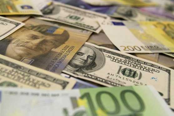 Dollar edges lower as market awaits Yellen speech