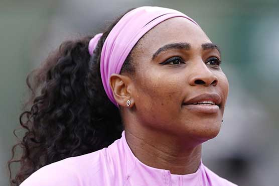 Serena Williams hopes shoulder does not stop her from making history