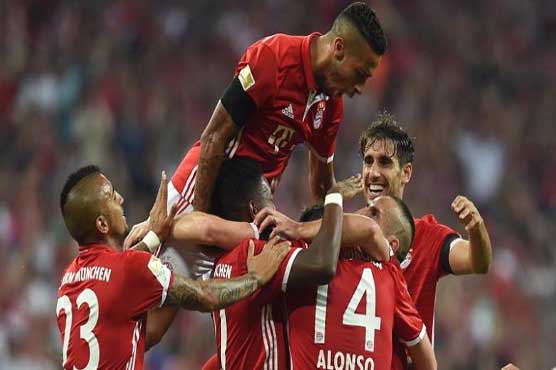 Lewandowski scores hat-trick as Bayern win 6-0 in league opener