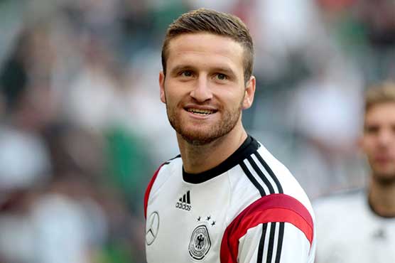 Arsenal sign German defender Mustafi to strengthen back line