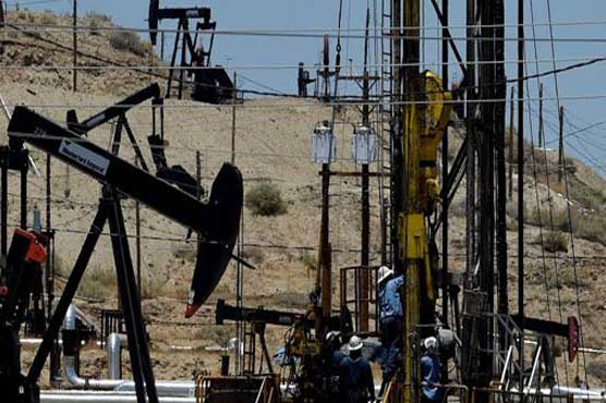 Oil prices dip on stronger Dollar, Iran output fear