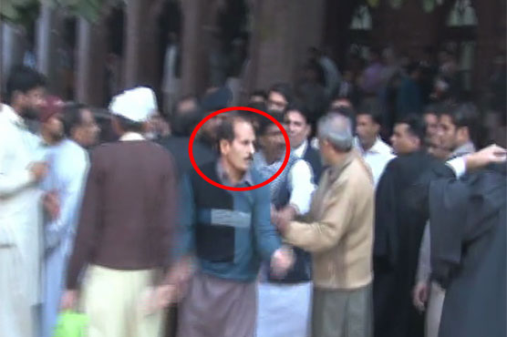 Lawyer assists client in fleeing LHC after bail plea dismissal