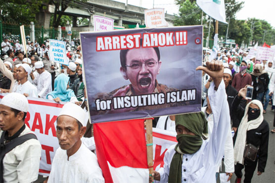 Over 200,000 Indonesian Muslims protest Christian governor