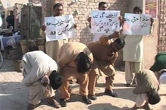 Locals protest against prolonged gas outages in Multan