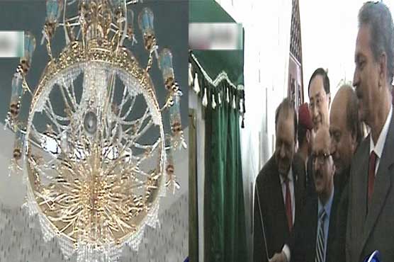 Quaid's tomb brightens up as President Mamnoon lights new chandelier