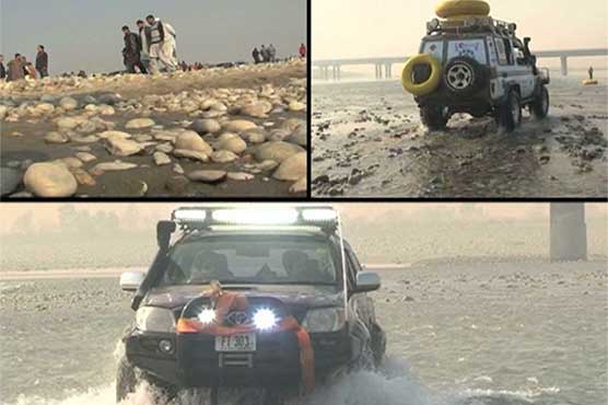 Swabi hosts water cross race at Sindh river bank