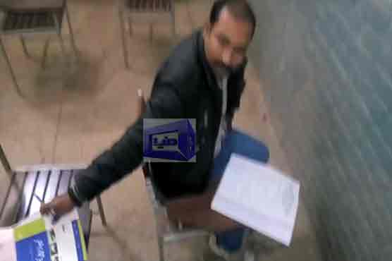 Lahore: Candidates openly cheat in associate engineers' exam