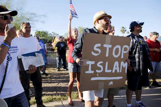 "You're terrorist": American throws hot coffee at Muslim women