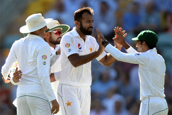 Momentum with Pakistan against weary Aussie bowlers