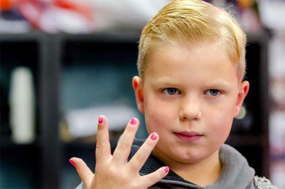 Internet nail-varnish dare nets sick Dutch 6-year-old a million