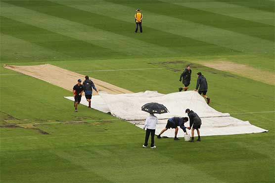 Second Test: Rain delays resumption of play, Pakistan 142-4