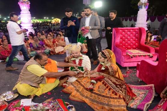 Indian tycoon throws mass wedding for fatherless brides
