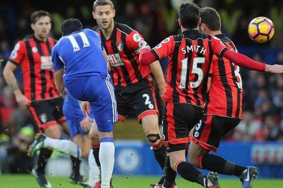 Chelsea make it 12, Giroud rescues Arsenal