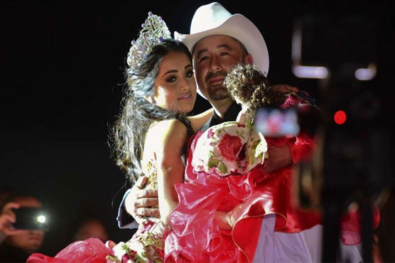 Thousands attend Mexican girl's party following viral invite
