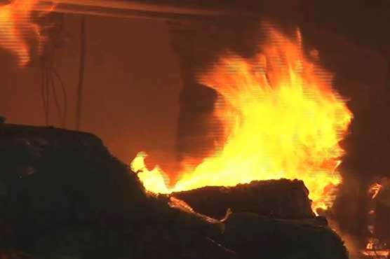 Plastic factory catches fire in Karachi