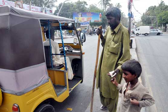 Policemen don't let us beg: Beggars complain to Sindh IG