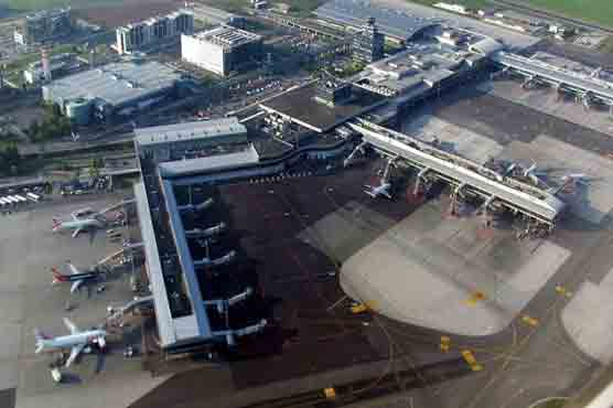 Polish plane makes emergency landing in Prague after bomb threat