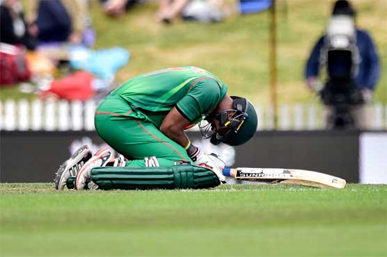 Batting collapse limits Bangladesh to 236-9