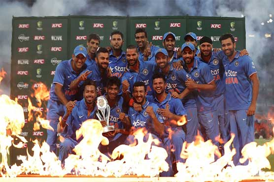 India win off last ball against Australia