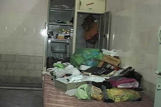 Dacoits loot cash, jewelry from MNA Akram Ansari's house in Faisalabad