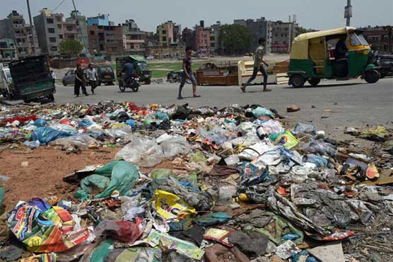 Rubbish piles up in India's pollution-hit capital