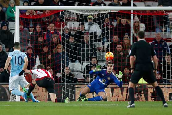 Football: Aguero strikes as Man City stay in touch