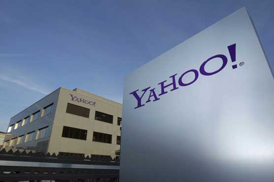 Yahoo opens door to deal, unveils big job cuts 