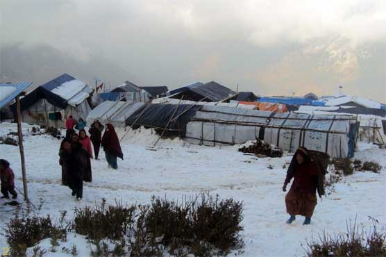 Nepal quake survivors fight freezing temperatures