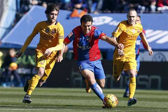Football: Unconvincing wins for Barca, Real, more woe for Neville