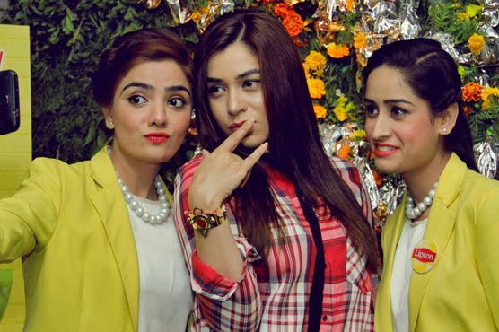 Photos: Komal Rizvi poses for camera at KLF