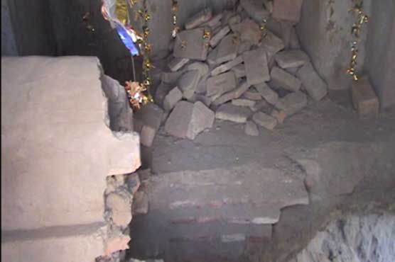 'Treasure hunt' prompts men to dig up shrine, abduct body