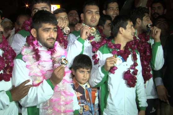  SAF Games: Pakistan's medal winning wrestlers given hero's welcome