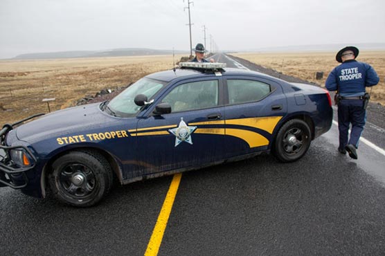 FBI surrounds last four protesters in Oregon standoff