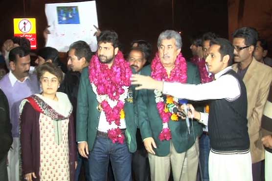 Gold winning national hockey team's spectacular welcome upon return 