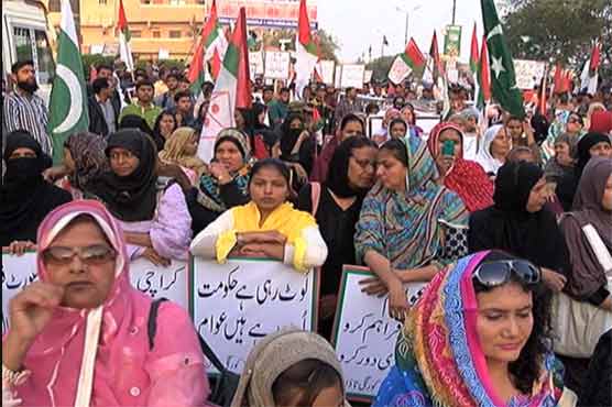 Karachi: MQM protests for reduction in fares