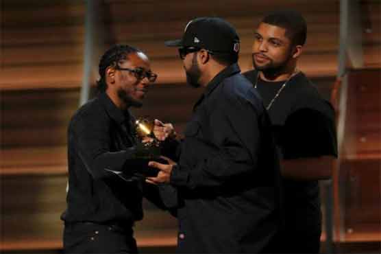 Kendrick Lamar takes early lead at Grammys