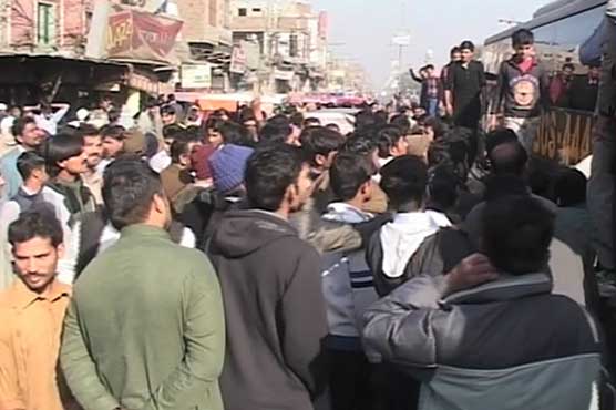 Qingqi union protests over wardens' torture on rickshaw driver in Faisalabad