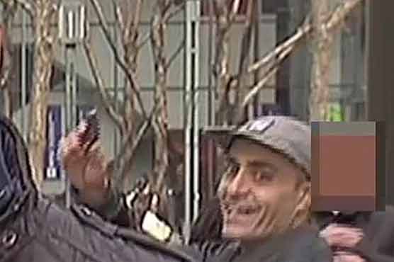 Man waves gun behind TV reporter during live broadcast