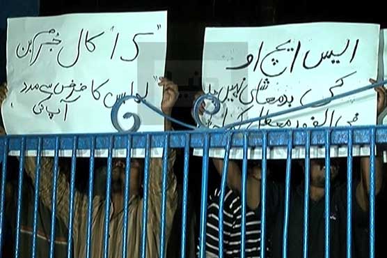 Police thrash citizen for apparent bomb blast report, residents protest