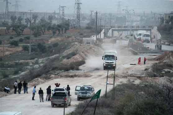 Aid enters besieged Syrian towns in 'test' for warring sides