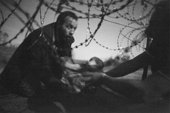 Image of baby at barbed wire wins World Press Photo