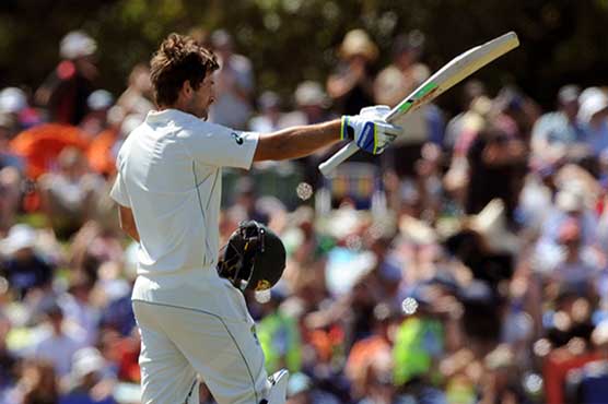 Australia 363-4 in reply to New Zealand's 370