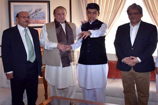 PM Nawaz fulfills cancer patient's wish, meets him in Karachi 