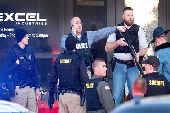 Gunman kills 3 in Kansas before dying in shootout