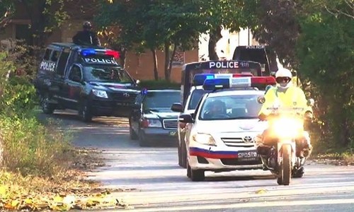 Sindh CM protocol extends to 28 cars