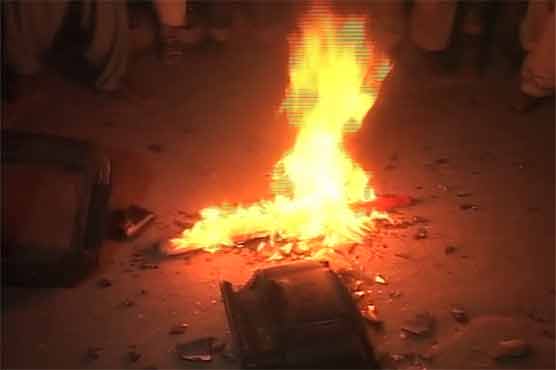 Cricket enthusiast breaks TV, burns bat after watching team lose to India