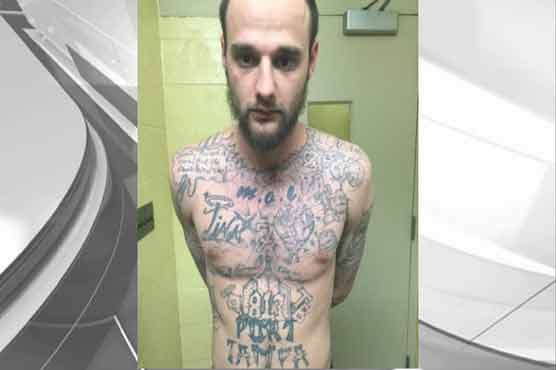 Fugitive bids to hide identity, chews off fingertips